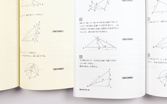 【本文】書籍用紙72.5K（左）と上質70K（右）