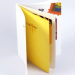 無線綴じ小冊子に片面カラーで印刷した扉を追加した作成例の画像です。
