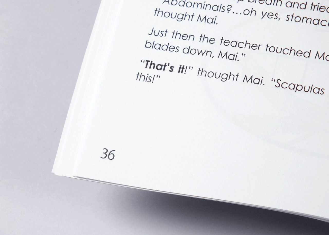オンデマンド印刷と無線綴じ製本で作成した小冊子（英会話用の学習テキスト）の本文にあるノンブル（ページ番号）の紙面上の位置と余白の大きさを紹介する画像です。